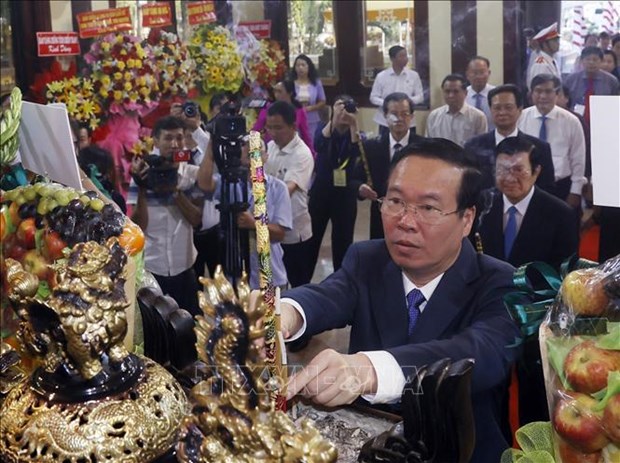 Presidente de Vietnam rinde homenaje a extinto lider Ton Duc Thang hinh anh 1