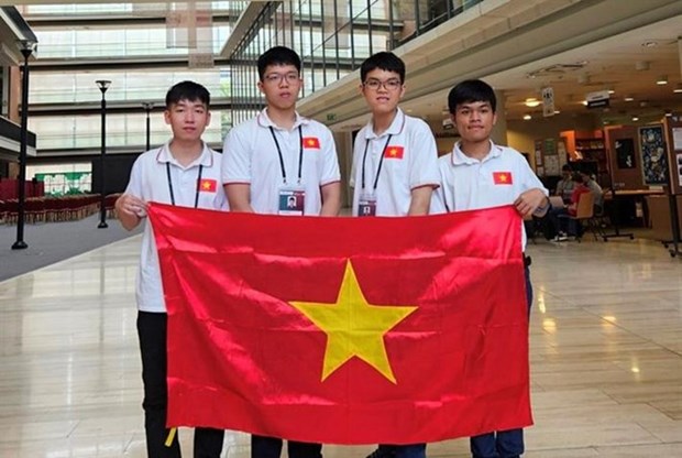 Estudiantes vietnamitas ganan medallas en Olimpiada Internacional de Informatica hinh anh 1