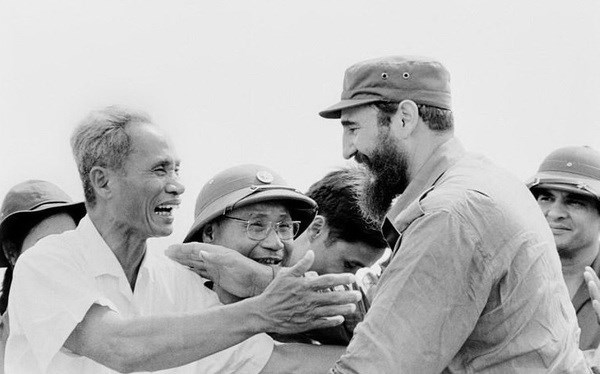Visita de Fidel a Vietnam: Simbolo de solidaridad mas vivido y convincente hinh anh 1