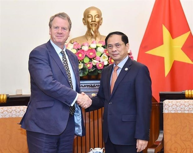 Vietnam estimula inversiones britanicas en finanzas y transicion energetica hinh anh 1
