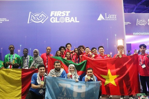 Escolares vietnamitas ganan por primera vez el Concurso Mundial de Robotica FGC 2023 hinh anh 2