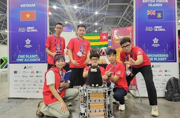 Escolares vietnamitas ganan por primera vez el Concurso Mundial de Robotica FGC 2023 hinh anh 1