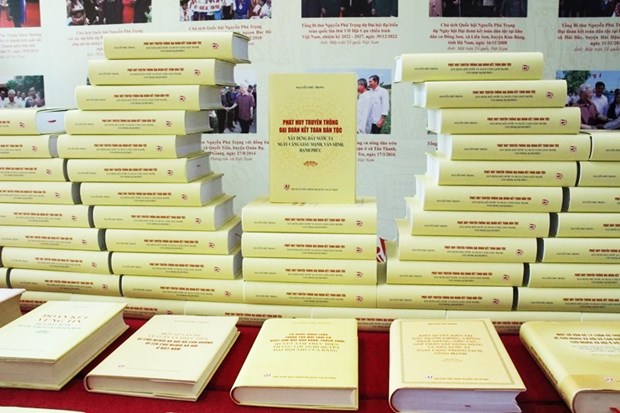 Resaltan valores del libro sobre gran unidad nacional del maximo dirigente partidista de Vietnam hinh anh 1