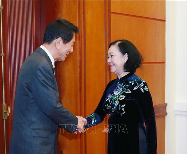 Alta dirigente partidista recibe al exembajador especial Vietnam-Japon hinh anh 1