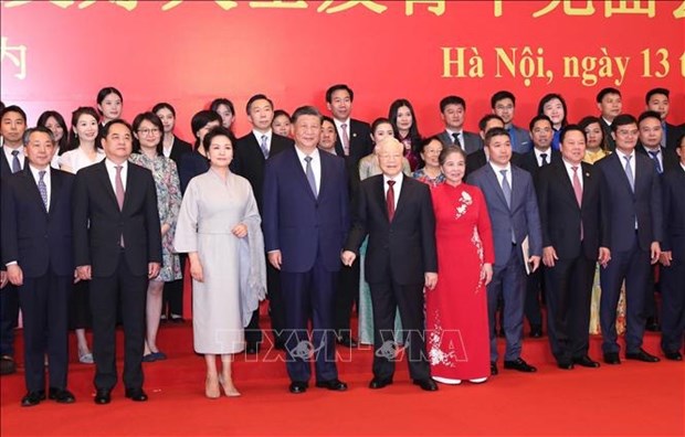 Maximos dirigentes vietnamita y chino se reunen con intelectuales y jovenes hinh anh 1