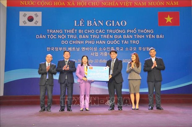 Corea del Sur apoya con equipamiento a escuelas de provincia vietnamita hinh anh 1