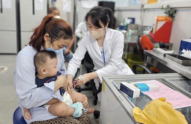 Vietnam priorizara inyeccion de vacuna pentavalente al grupo de edad mas joven hinh anh 1