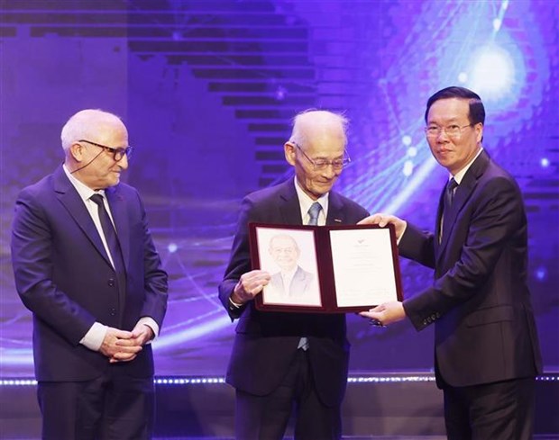 Entregan premios VinFuture de Vietnam a destacados cientificos hinh anh 1