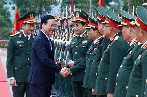 Presidente vietnamita inspecciona preparacion combativa de unidad militar hinh anh 1