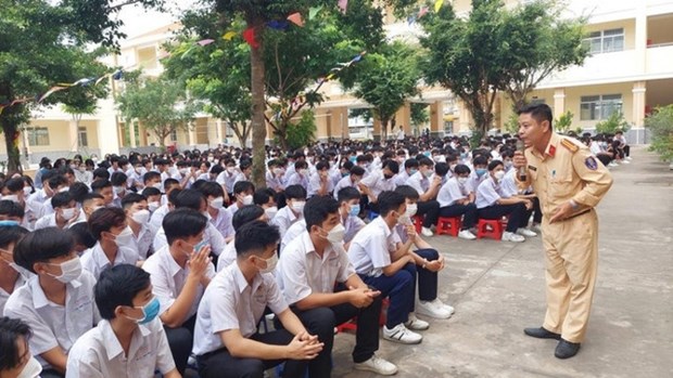 Vietnam por garantizar orden y seguridad del transito para estudiantes hinh anh 2