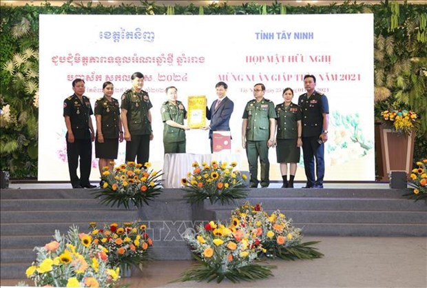 Provincias de Vietnam y Camboya promueven nexos de cooperacion hinh anh 1