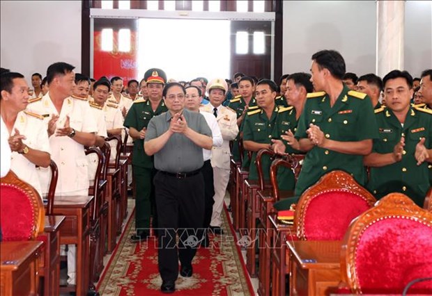 Primer ministro alienta a las fuerzas de servicio durante el Tet en Can Tho hinh anh 2