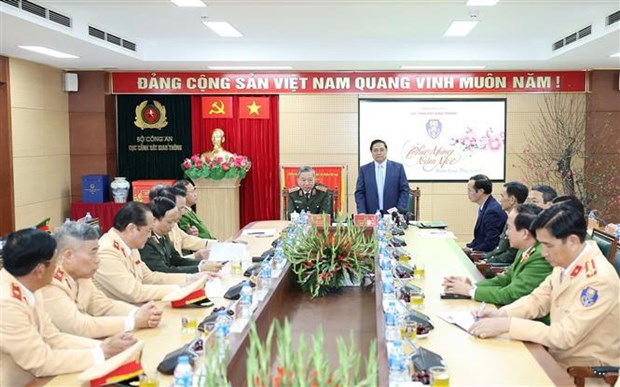 Premier vietnamita insta a garantizar seguridad vial durante el Tet hinh anh 1