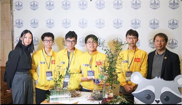 Estudiantes vietnamitas ganan medallas en competencia rusa de quimica hinh anh 1
