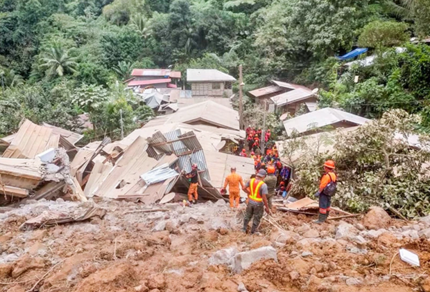 Aumenta a mas de 90 el numero de muertos por deslizamiento de tierra en Filipinas hinh anh 1