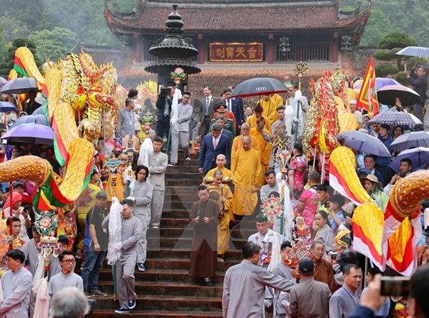 Festival de la Pagoda Huong recibe a 30 mil visitantes el dia de su inauguracion hinh anh 1