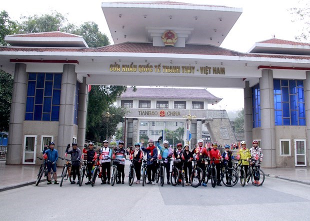 Lanzan oficialmente recorrido en bicicleta para conectar las provincias vietnamitas y chinas hinh anh 1