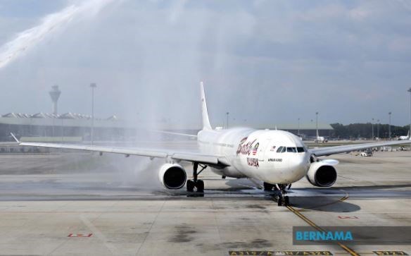 Malasia lanza nueva ruta aerea para atraer a visitantes indonesios hinh anh 1