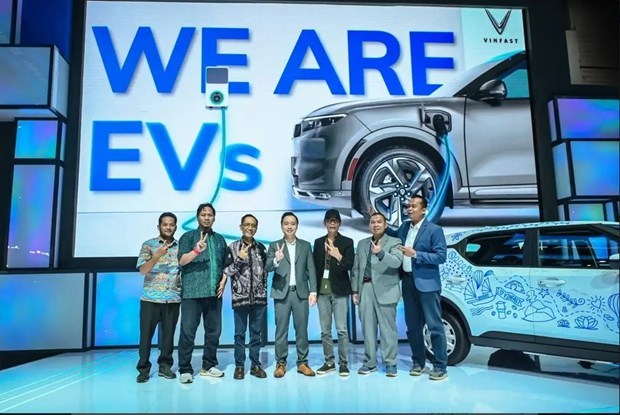VinFast suministrara 600 vehiculos electricos a tres empresas indonesias hinh anh 1