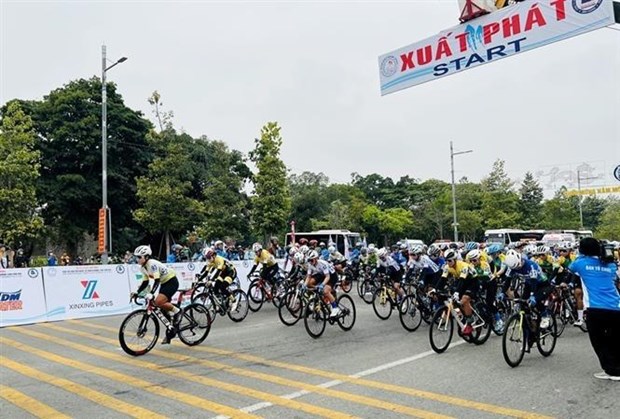 Mas de 100 deportistas participan en torneo internacional de ciclismo Biwase hinh anh 1