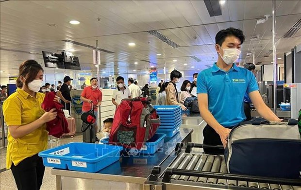 Proponen medidas para acortar tiempos de tramites migratorios en el aeropuerto de Tan Son Nhat hinh anh 1
