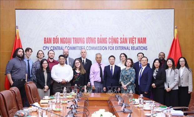 Delegacion del Partido Comunista de Estados Unidos concluye visita a Vietnam hinh anh 1