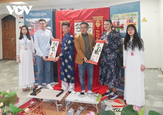 Estudiantes promueven cultura vietnamita en Rusia hinh anh 1