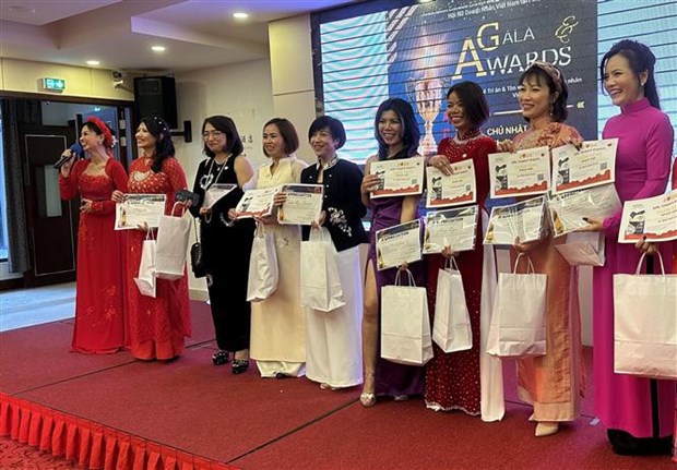 Organizan gala en honor a empresarias vietnamitas en Francia hinh anh 1