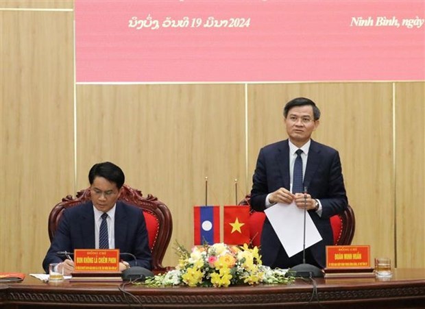 Ninh Binh y provincia laosiana de Oudomxay fortalecen relaciones de cooperacion hinh anh 1