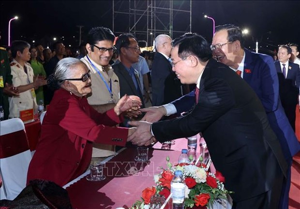 Presidente del Parlamento asiste al 20° aniversario del restablecimiento de provincia de Dak Nong hinh anh 2