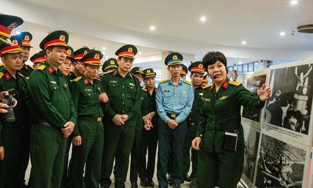 Celebran exposicion fotografica en honor a la victoria de Dien Bien Phu hinh anh 1