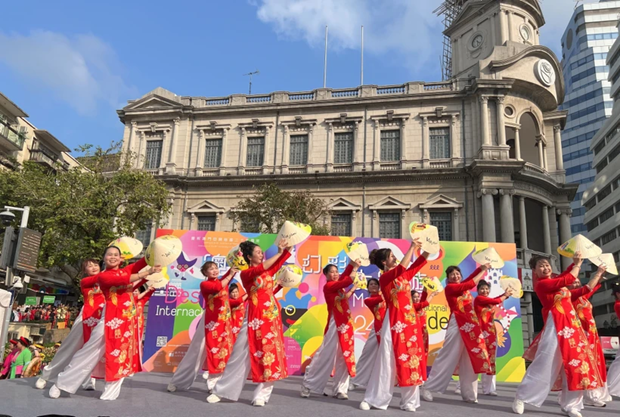 Promocion de cultura vietnamita en desfile internacional en Macao de China hinh anh 1