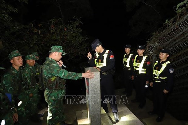 Vietnam y China realizan patrullas conjuntas en la frontera hinh anh 1