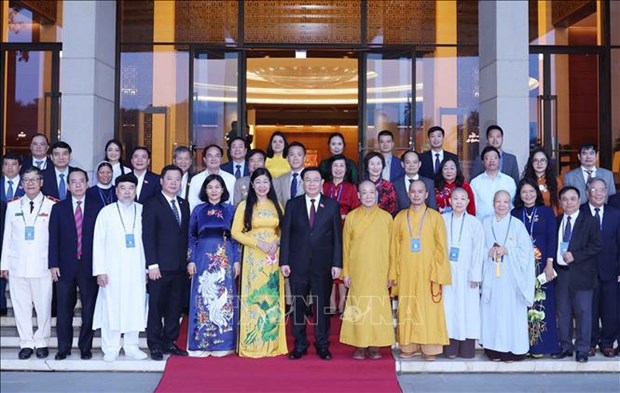 Presidente parlamentario recibe a delegados destacados de Hanoi hinh anh 1