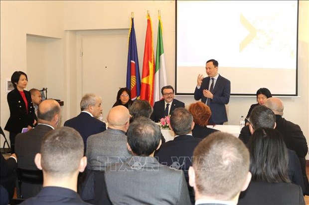 Embajada de Vietnam en Italia trabaja para impulsar cooperacion entre localidades hinh anh 1