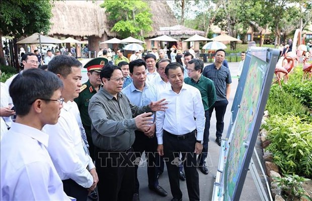 Premier de Vietnam inspeccionan obras importantes de isla de Phu Quoc hinh anh 1