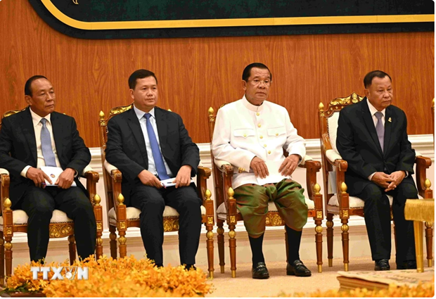 Dirigente de Vietnam felicita a presidente del Senado de Camboya hinh anh 1