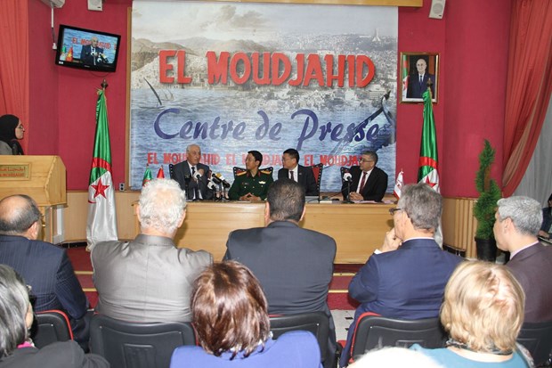 Conmemoran 70 anos de la victoria de Dien Bien Phu en Argelia hinh anh 2