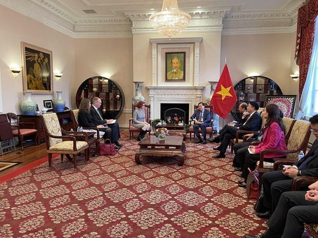 Viceprimer ministro de Vietnam se reune con funcionarios y empresarios estadounidenses hinh anh 1