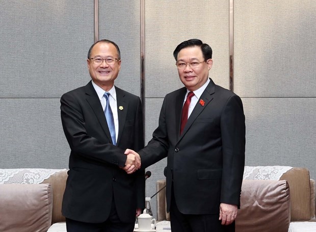 Presidente del Legislativo vietnamita recibe a lideres de corporaciones chinas hinh anh 1