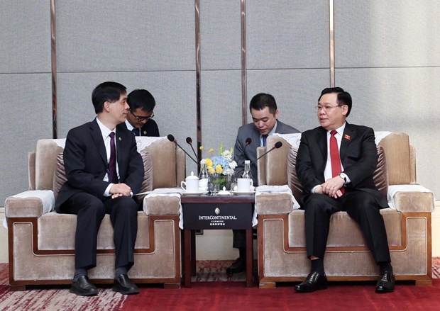 Presidente del Legislativo vietnamita recibe a lideres de corporaciones chinas hinh anh 3