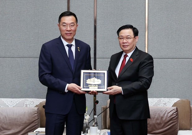 Presidente del Legislativo vietnamita recibe a lideres de corporaciones chinas hinh anh 4