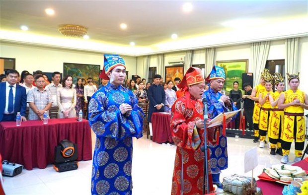 Comunidades vietnamitas en ultramar honran a reyes fundadores de la nacion hinh anh 1