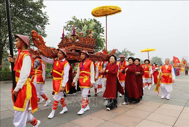 Efectuan procesion de palanquin en honor a los Reyes Hung hinh anh 1