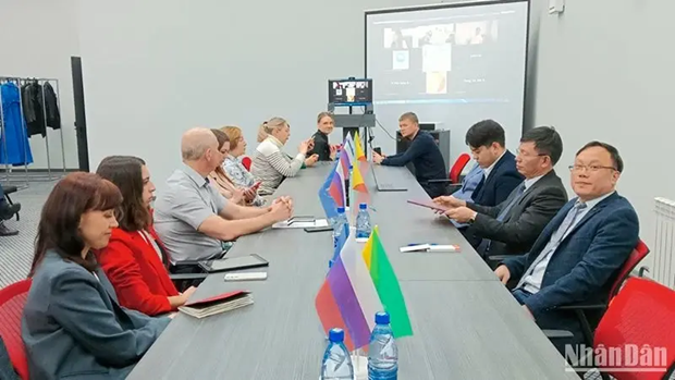 Fortalecen cooperacion entre empresas vietnamitas y rusas hinh anh 1