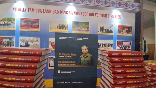 Presentan libros publicados para conmemorar 70º aniversario de victoria Dien Bien Phu hinh anh 1