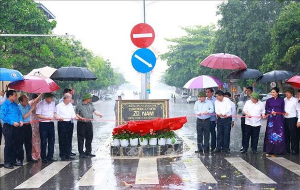 Premier continua visita de trabajo en ciudad de Dien Bien Phu hinh anh 2