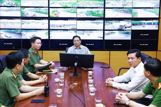 Premier visita Centro de mando de Policia y revisa la construccion de casa cultural en Phu Tho hinh anh 1
