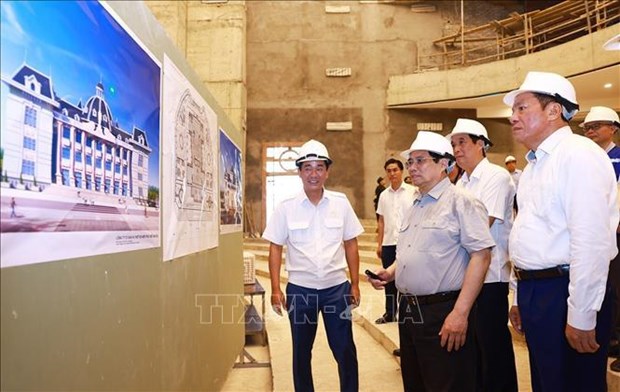 Premier visita Centro de mando de Policia y revisa la construccion de casa cultural en Phu Tho hinh anh 2