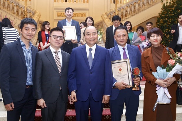 Confirma premio “El martillo y la hoz dorados” la conciencia politica del periodista hinh anh 1